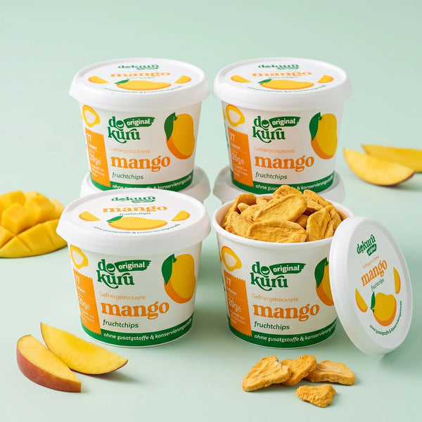 Mango Love, vier Becher, einer geöffnet mit Mangochips